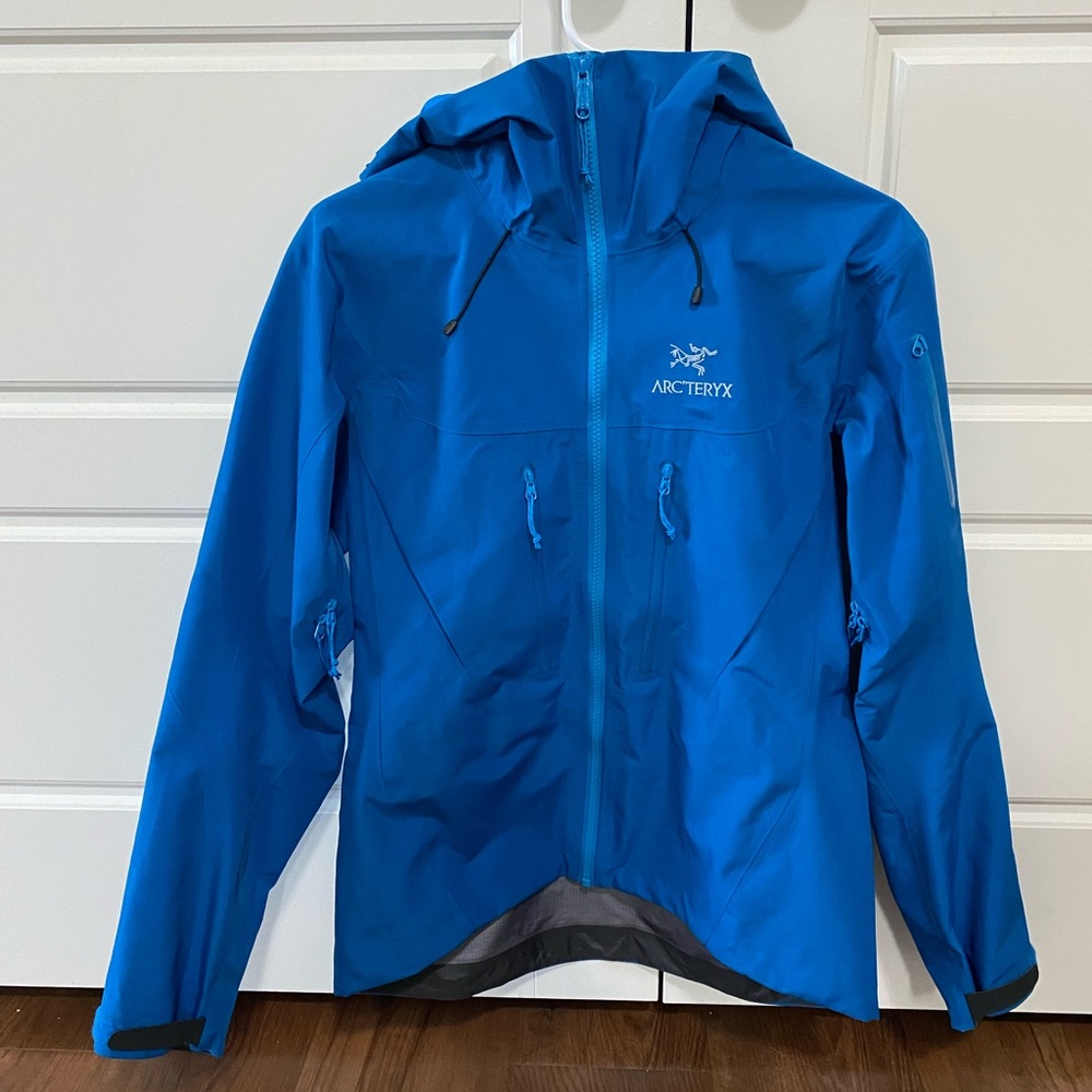 Arc’teryx Alpha SV rain jacket size small